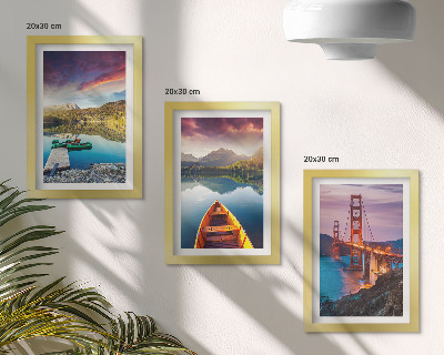 Conjunto de 3 quadros decorativos Vista para as montanhas com lagos, barcos e uma ponte.