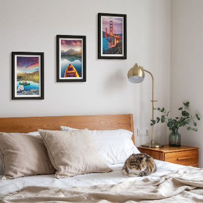 Conjunto de 3 quadros decorativos Vista para as montanhas com lagos, barcos e uma ponte.