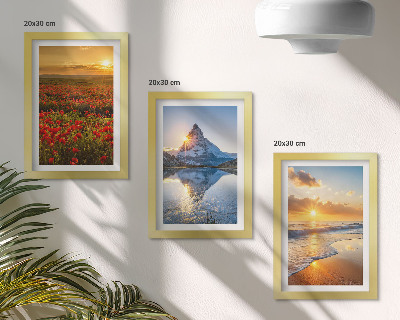 Tríptico com moldura Paisagens de montanha e litoral com pores do sol.
