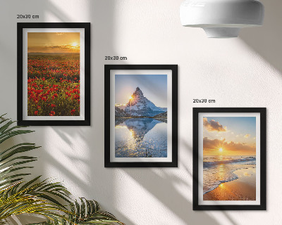 Tríptico com moldura Paisagens de montanha e litoral com pores do sol.
