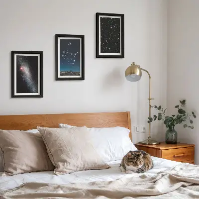 Tríptico com moldura estampa de signo de Gêmeos com tema de galáxia e estrelas