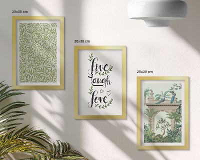 Conjunto de 3 quadros decorativos Folhas verdes, inscrições e plantas exóticas na arquitetura.
