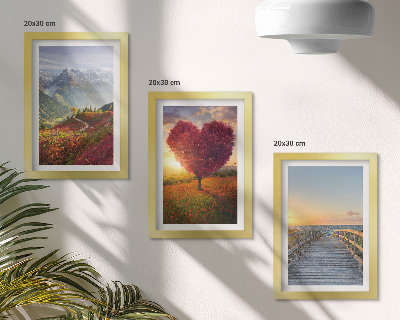 Conjunto de molduras com imagens paisagens montanhosas, árvore em forma de coração, píer