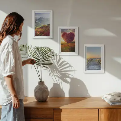 Conjunto de quadros com imagens paisagens de montanha, árvore em formato de coração e píer