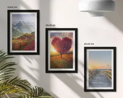 Conjunto de quadros com imagens paisagens de montanha, árvore em formato de coração e píer