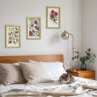 Conjunto de 3 quadros decorativos com estampas de borboletas, flores e rosas vermelhas em estilo clássico