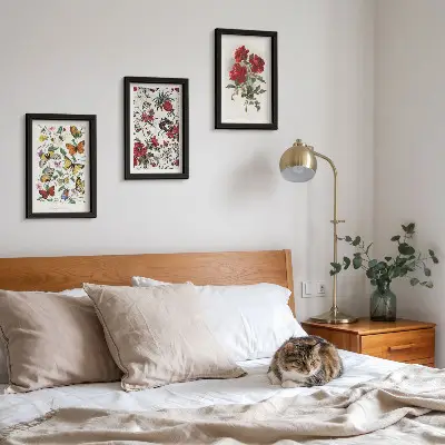 Conjunto de 3 quadros decorativos com estampas de borboletas, flores e rosas vermelhas em estilo clássico