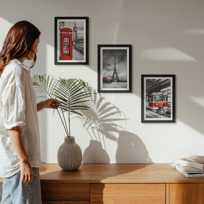 Conjunto de molduras com imagens Cidades icônicas como Londres, Paris e o transporte ferroviário.