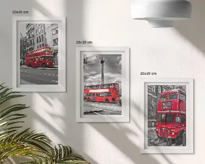 Conjunto de 3 quadros decorativos com ônibus vermelhos na paisagem urbana de Londres