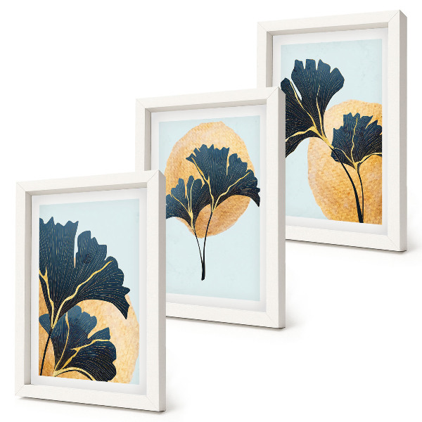 Conjunto de molduras com imagens Folhas de ginkgo estéticas sobre um fundo claro.