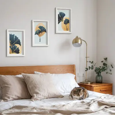 Conjunto de quadros com imagens folhas de ginkgo estéticas sobre fundo claro