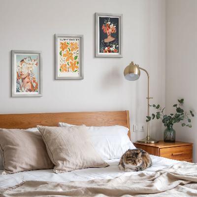 Conjunto de 3 quadros decorativos Retratos florais com buquês e folhas coloridas.