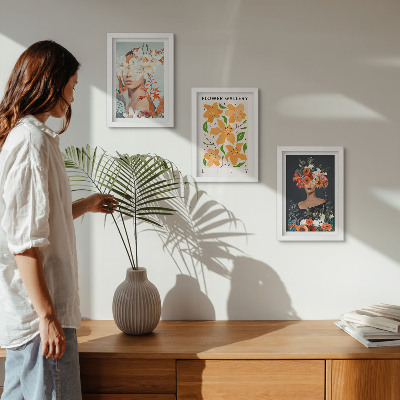 Conjunto de 3 quadros decorativos Retratos florais com buquês e folhas coloridas.