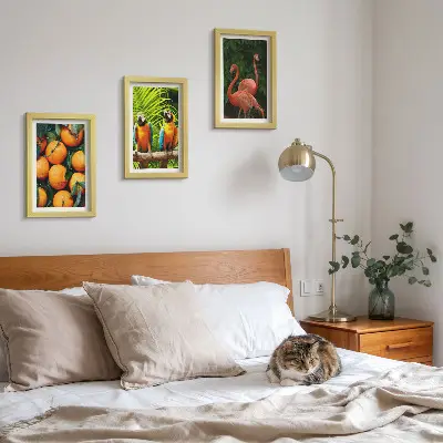 Conjunto de quadros com imagens toques frutados com papagaios e flamingos tropicais