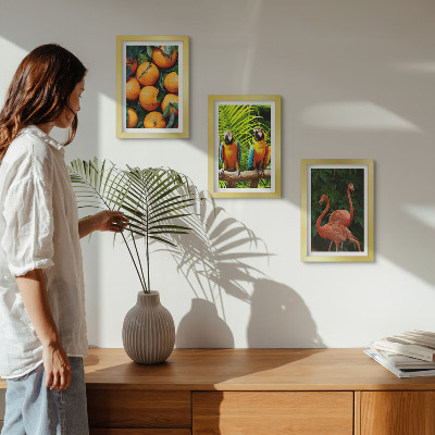 Conjunto de molduras com imagens Toques frutados com papagaios e flamingos nos trópicos.
