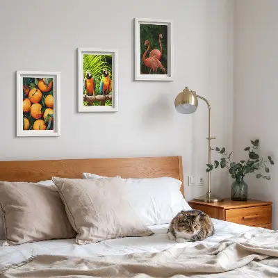 Conjunto de quadros com imagens toques frutados com papagaios e flamingos tropicais