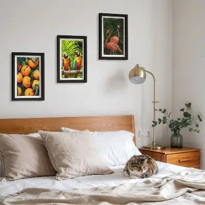 Conjunto de quadros com imagens toques frutados com papagaios e flamingos tropicais