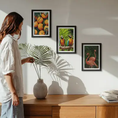 Conjunto de quadros com imagens toques frutados com papagaios e flamingos tropicais