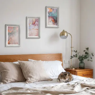 Conjunto de 3 quadros decorativos com padrões abstratos em tons pastel