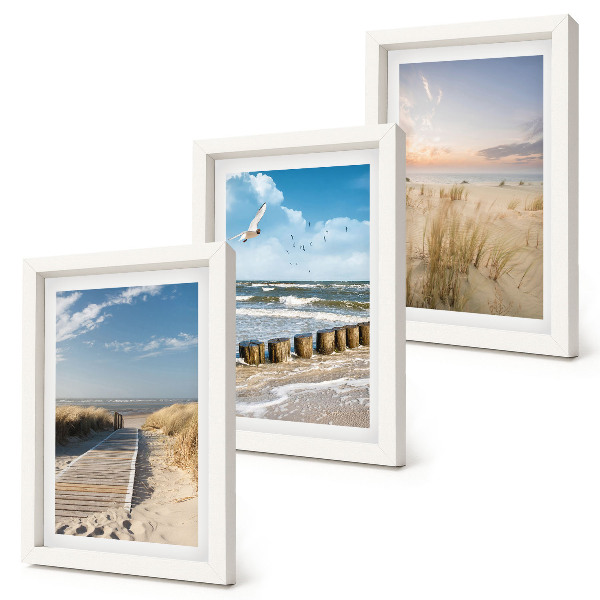 Conjunto de molduras com imagens Praia com areia, ondas, céu e pássaros em voo.