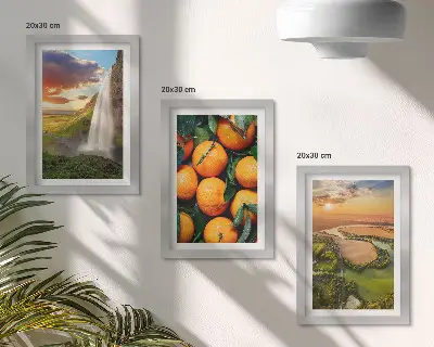 Tríptico com moldura paisagem italiana de cachoeira e montanha com pôr do sol e laranjas