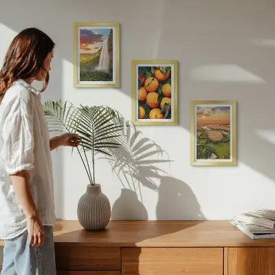 Tríptico com moldura paisagem italiana de cachoeira e montanha com pôr do sol e laranjas