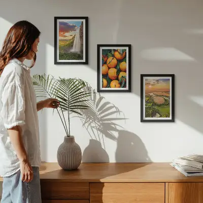 Tríptico com moldura paisagem italiana de cachoeira e montanha com pôr do sol e laranjas