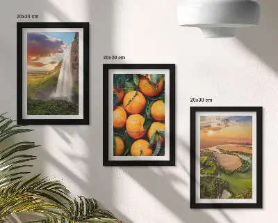 Tríptico com moldura paisagem italiana de cachoeira e montanha com pôr do sol e laranjas