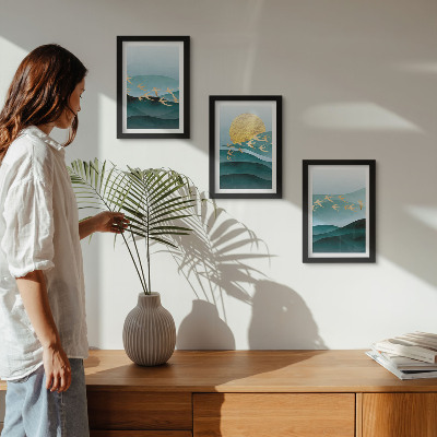 Conjunto de molduras com imagens Paisagens abstratas de ondas solares e pássaros voando.