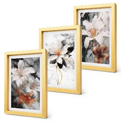 Conjunto de 3 quadros decorativos com estampas de flores sobre fundo de mármore em tons de branco e preto
