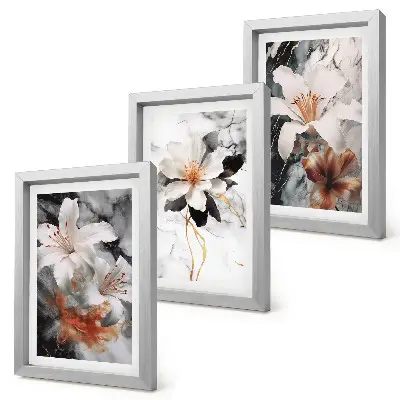Conjunto de 3 quadros decorativos com estampas de flores sobre fundo de mármore em tons de branco e preto