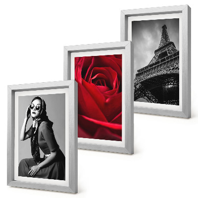 Conjunto de molduras com imagens Mulher parisiense com óculos cor-de-rosa e a Torre Eiffel.