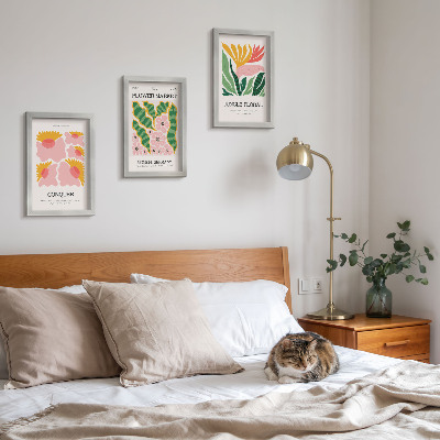 Conjunto de molduras com imagens Pôsteres com flores e folhas em estilo moderno.