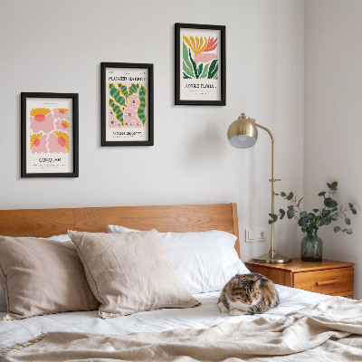 Conjunto de molduras com imagens Pôsteres com flores e folhas em estilo moderno.
