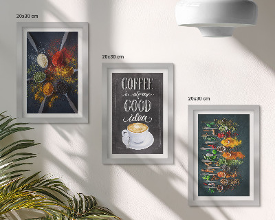 Tríptico com moldura Café com especiarias e uma xícara de ervas aromáticas.