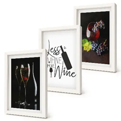 Conjunto de 3 quadros decorativos com estampa de taças de vinho, uvas e inscrição temática