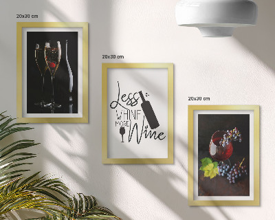Conjunto de 3 quadros decorativos Taças de vinho com uvas e uma inscrição sobre vinho.