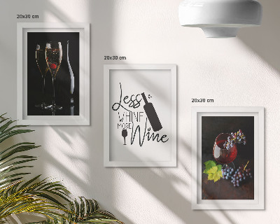 Conjunto de 3 quadros decorativos Taças de vinho com uvas e uma inscrição sobre vinho.