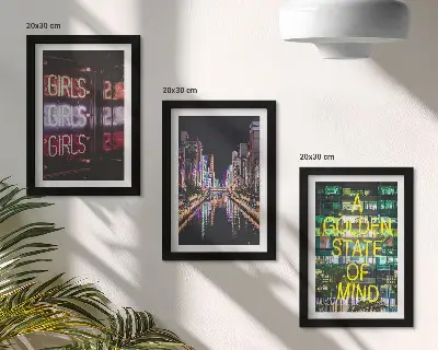 Conjunto de 3 quadros decorativos com estampa de letreiros de néon da cidade à noite com vista para o rio