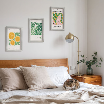 Conjunto de molduras com imagens Pôsteres com motivos de frutas e plantas em tons pastel.