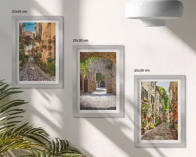 Tríptico com moldura retratando ruas italianas com flores e arquitetura paisagística