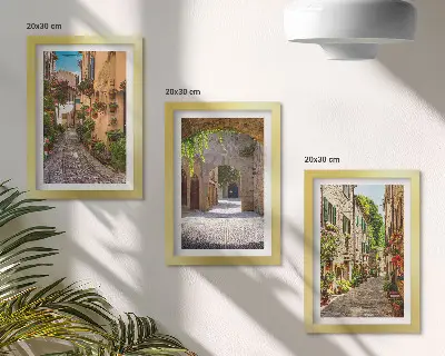 Tríptico com moldura retratando ruas italianas com flores e arquitetura paisagística