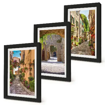 Tríptico com moldura retratando ruas italianas com flores e arquitetura paisagística