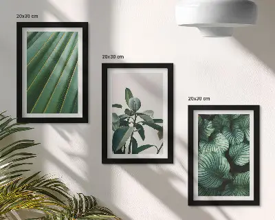 Conjunto de 3 quadros decorativos com estampas de folhas tropicais em vários tons de verde