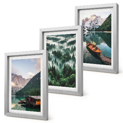 Conjunto de molduras com imagens Paisagens montanhosas com um lago, um barco e uma floresta na neblina.