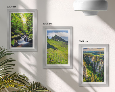 Conjunto de 3 quadros decorativos Paisagens montanhosas verdejantes com cachoeira e floresta.
