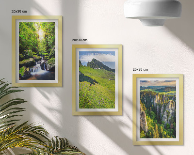 Conjunto de 3 quadros decorativos Paisagens montanhosas verdejantes com cachoeira e floresta.