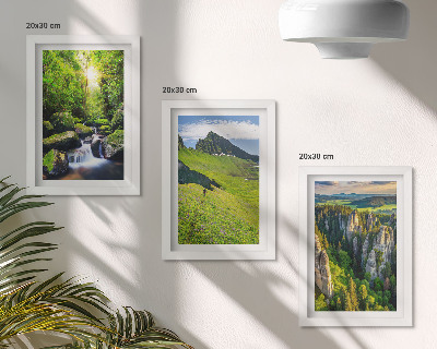 Conjunto de 3 quadros decorativos Paisagens montanhosas verdejantes com cachoeira e floresta.
