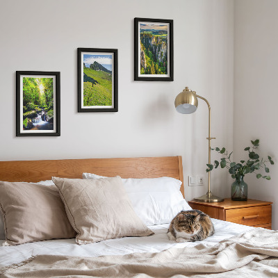 Conjunto de 3 quadros decorativos Paisagens montanhosas verdejantes com cachoeira e floresta.