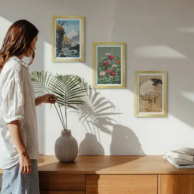 Conjunto de 3 quadros decorativos com paisagem de montanhas, rio, flores e garças na relva
